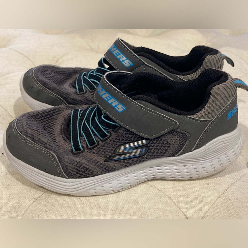 🟢2/$15 Skechers Sneakers, Boys Size 2, Gray & Blue